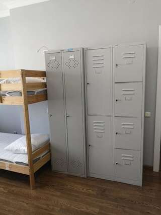 Хостелы The Place Astana Hostel Нур-Султан Кровать в общем 6-местном номере для мужчин и женщин-7