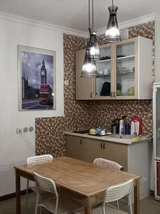 Хостелы The Place Astana Hostel Нур-Султан Кровать в общем 6-местном номере для мужчин и женщин-8